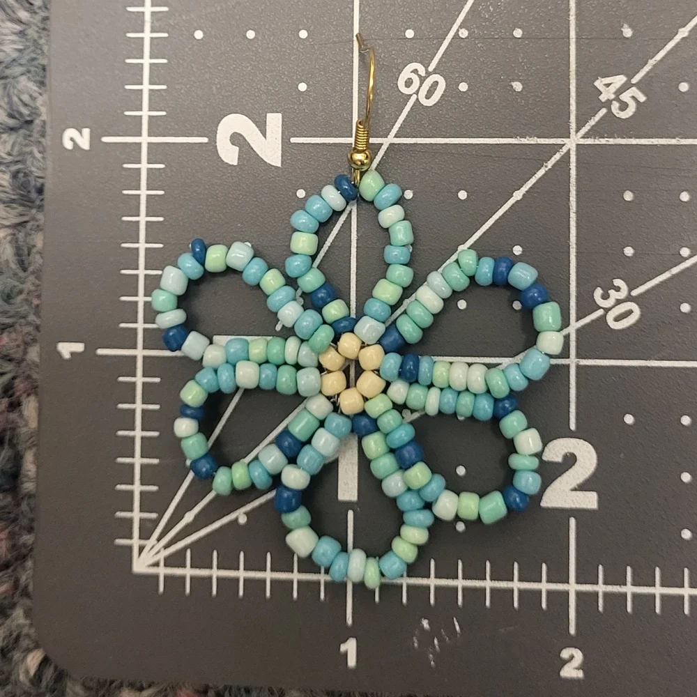 Handcrafted Large Blue Daisy Seed Bead Earrings 🌼 - Picture 4 of 4
